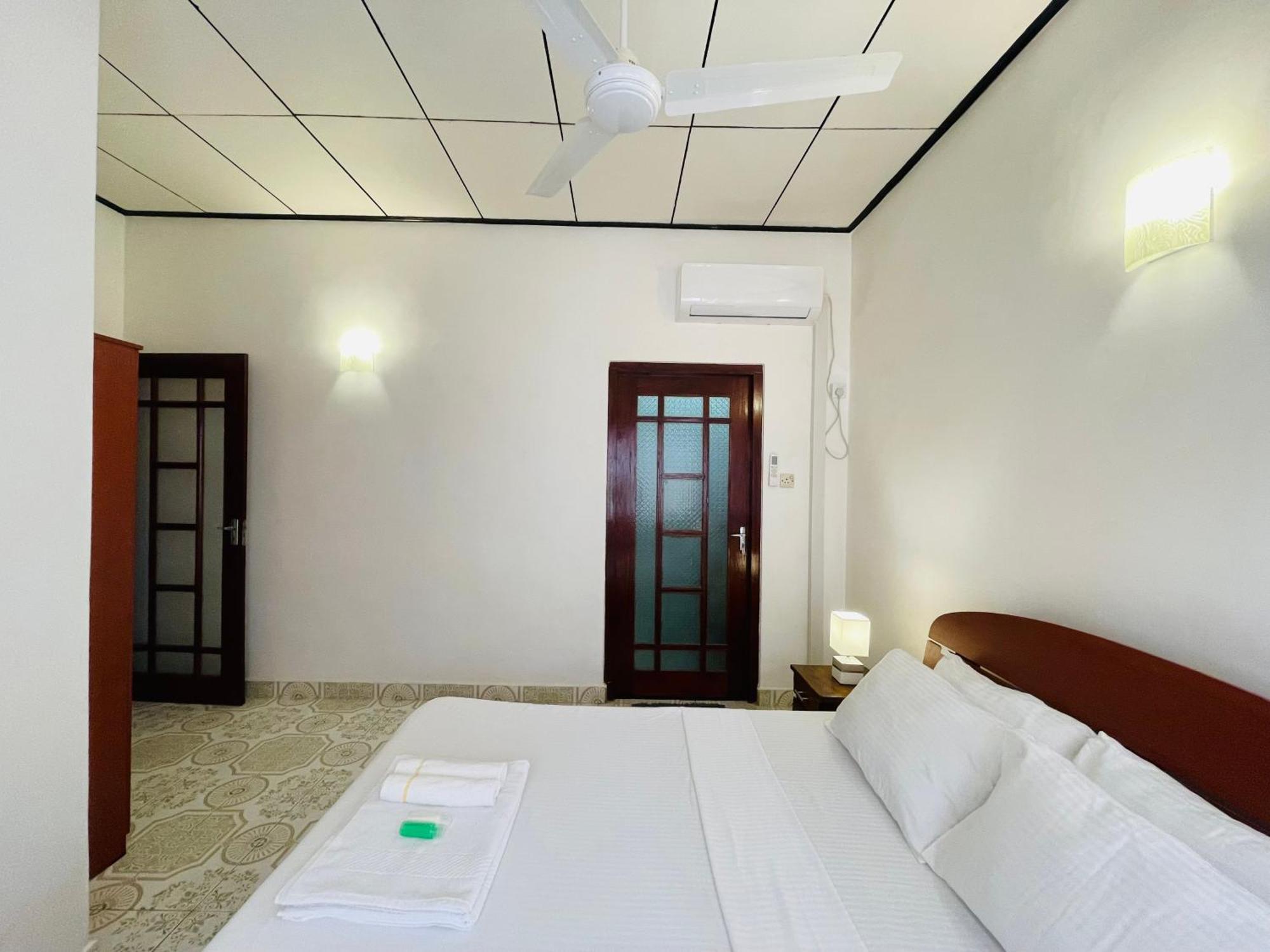Rivinson Hotel Negombo Exterior photo