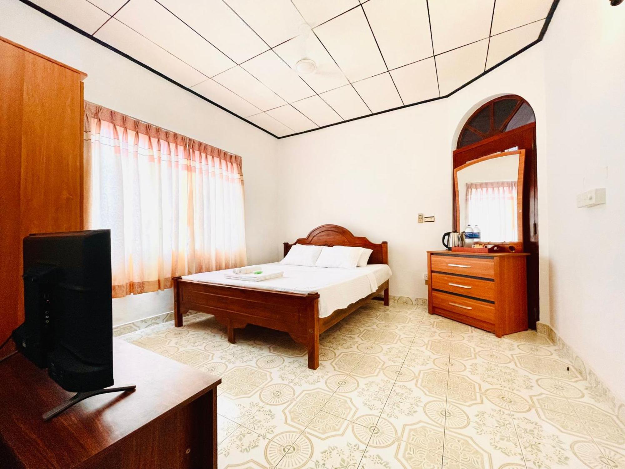 Rivinson Hotel Negombo Exterior photo